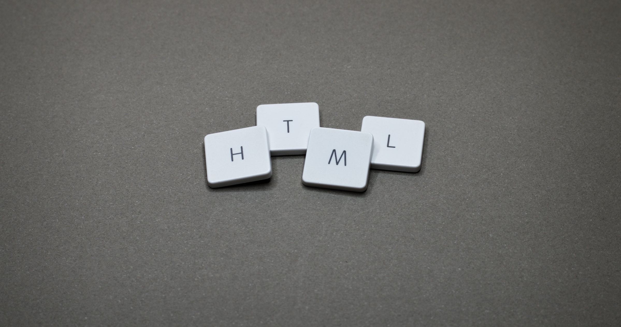 Letras HTML - Foto de Miguel A. Padrinan de Pexels