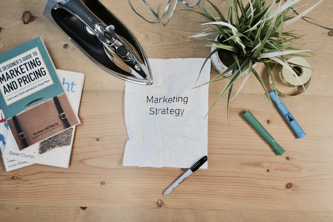 Email marketing vs Social media - Estrategia de marketing de la plancha photo credit : campaign-creators on Unsplash