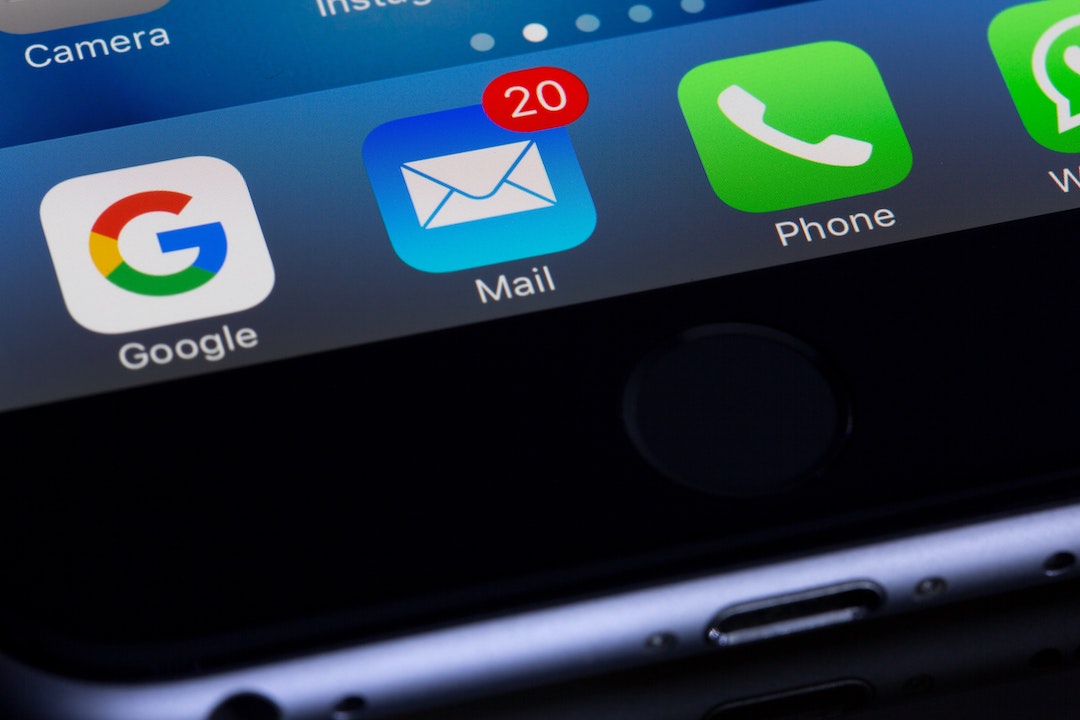 Correo electrónico en pantalla - Foto de Torsten Dettlaff de Pexels