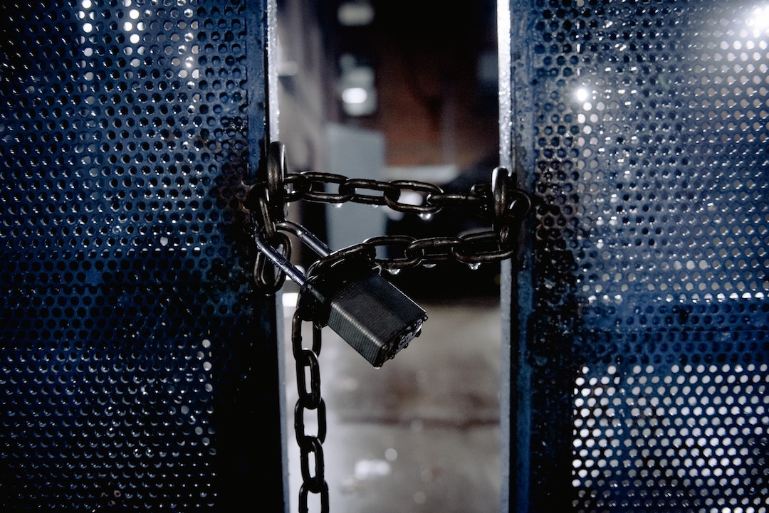 Ver a través de una puerta cerrada - Foto de Harrison Haines de Pexels