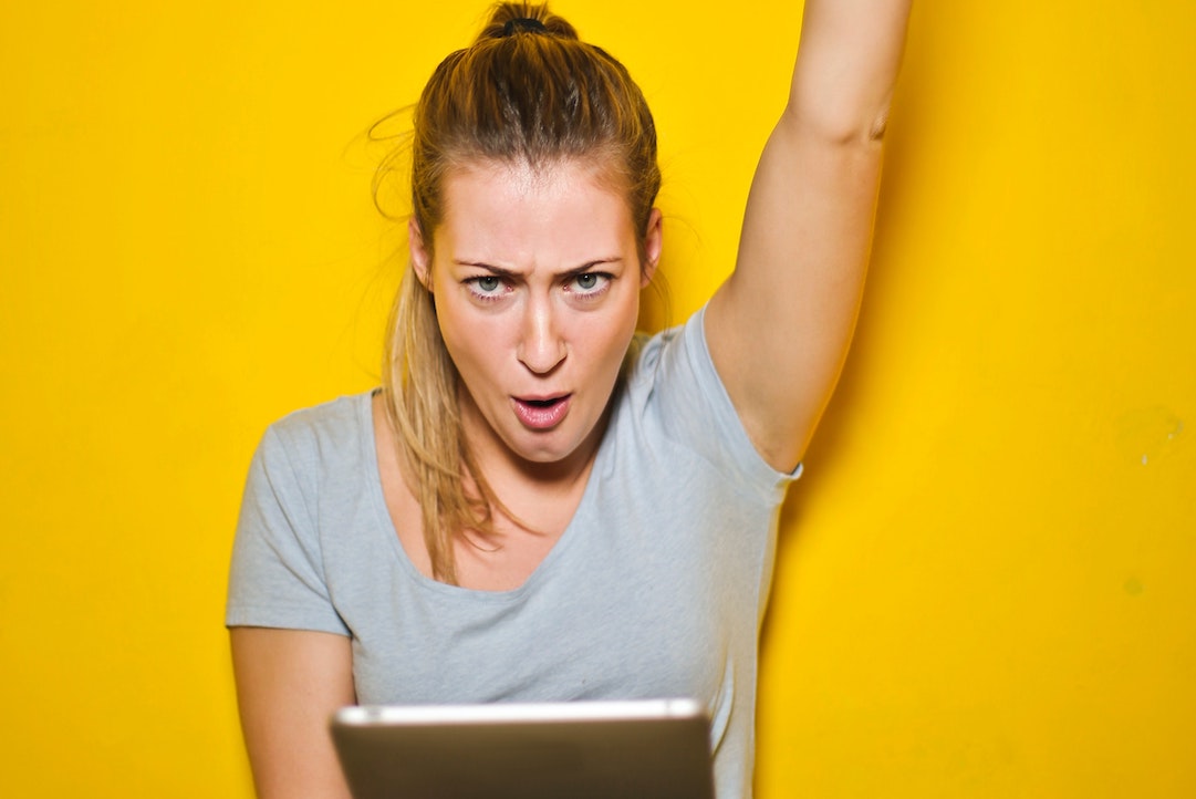 Mujer celebrando - Foto de Andrea Piacquadio de Pexels