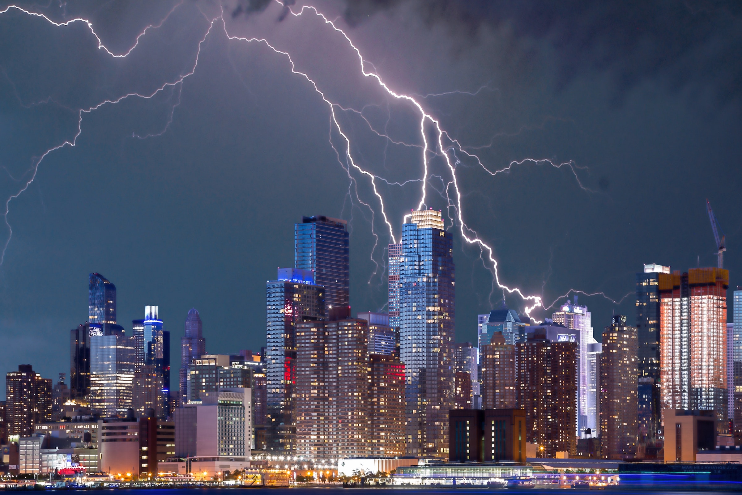 Ciudad bajo una tormenta - Foto de Pixabay - Pexels