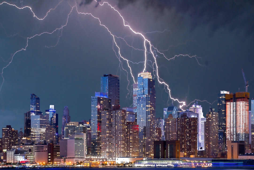 Ciudad bajo una tormenta - Foto de Pixabay - Pexels