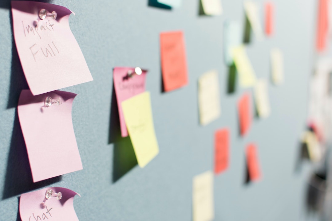 Consejos en post-its - Foto de Patrick Perkins en Unsplash